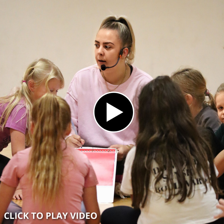 Samen met leeftijdsgenoten leren dansen